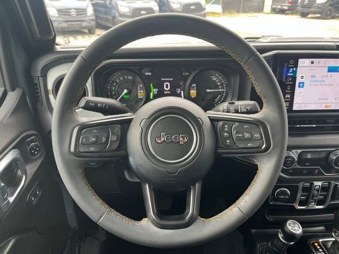 Used 2024 Jeep Wrangler Unlimited w/ LED Headlamp & Fog Lamp Group image 17