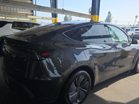 Used 2026 Tesla Model Y Long Range AWD/4WD image 4