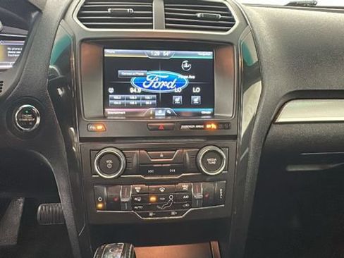 Used 2016 Ford Explorer XLT w/ Equipment Group 202A AWD/4WD image 23