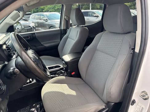Used 2020 Toyota Tacoma SR AWD/4WD image 15