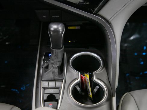 Used 2022 Toyota Camry XLE FWD image 16