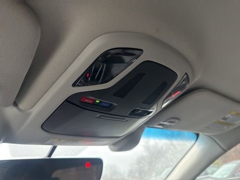 Used 2020 Subaru Outback Premium image 23