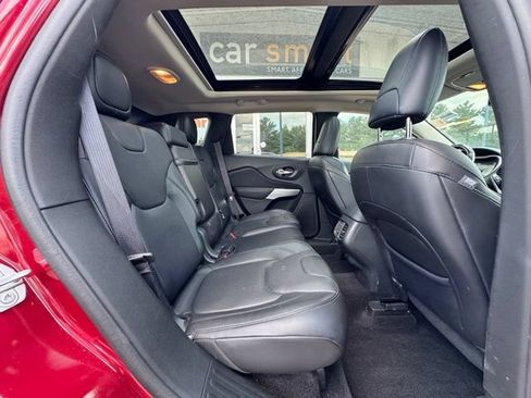 Used 2017 Jeep Cherokee Overland w/ Technology Group FWD image 14