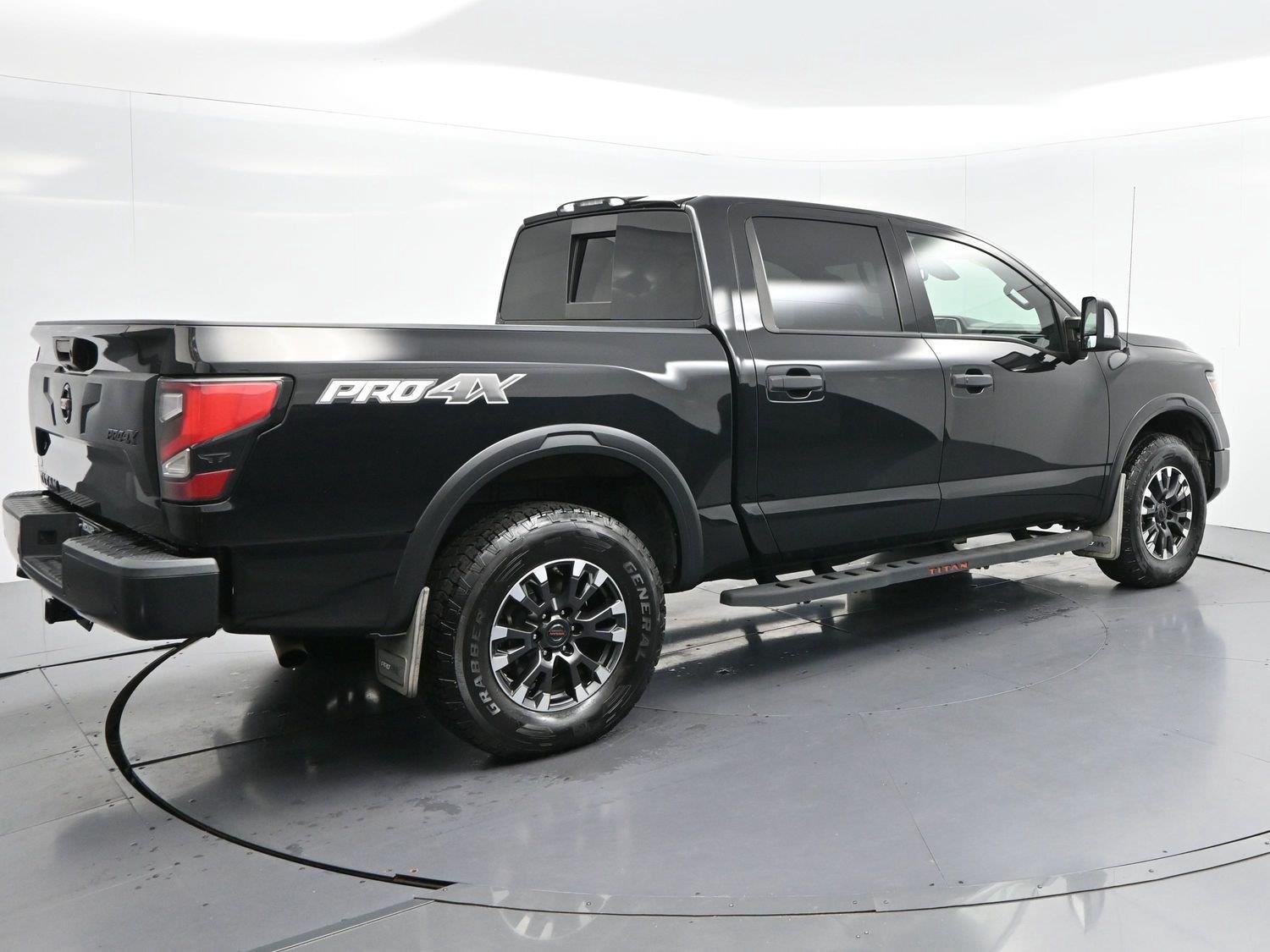 Used 2021 Nissan Titan PRO-4X w/ Pro-4x Convenience Package AWD/4WD image 7