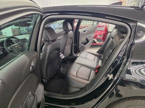 Used 2018 Chevrolet Cruze Premier FWD image 9