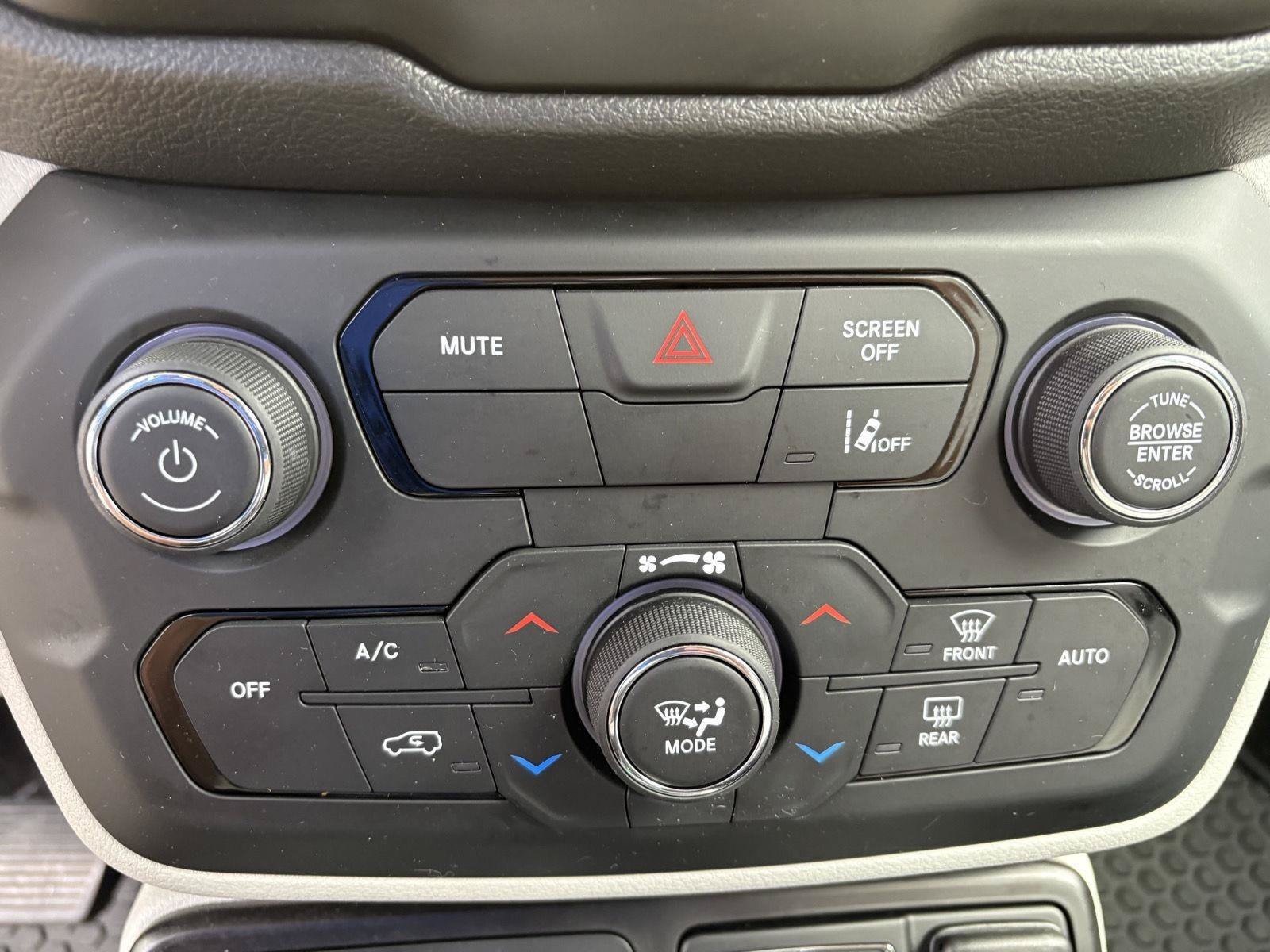 Used 2022 Jeep Renegade Limited AWD/4WD image 25