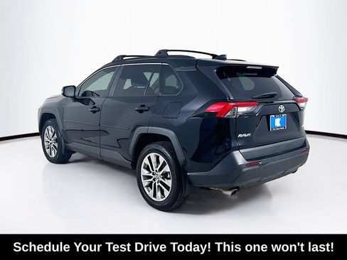 Used 2022 Toyota RAV4 XLE Premium FWD image 5