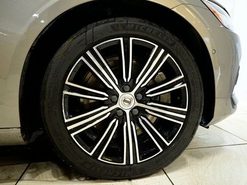Used 2019 Volvo V60 T6 Inscription image 9