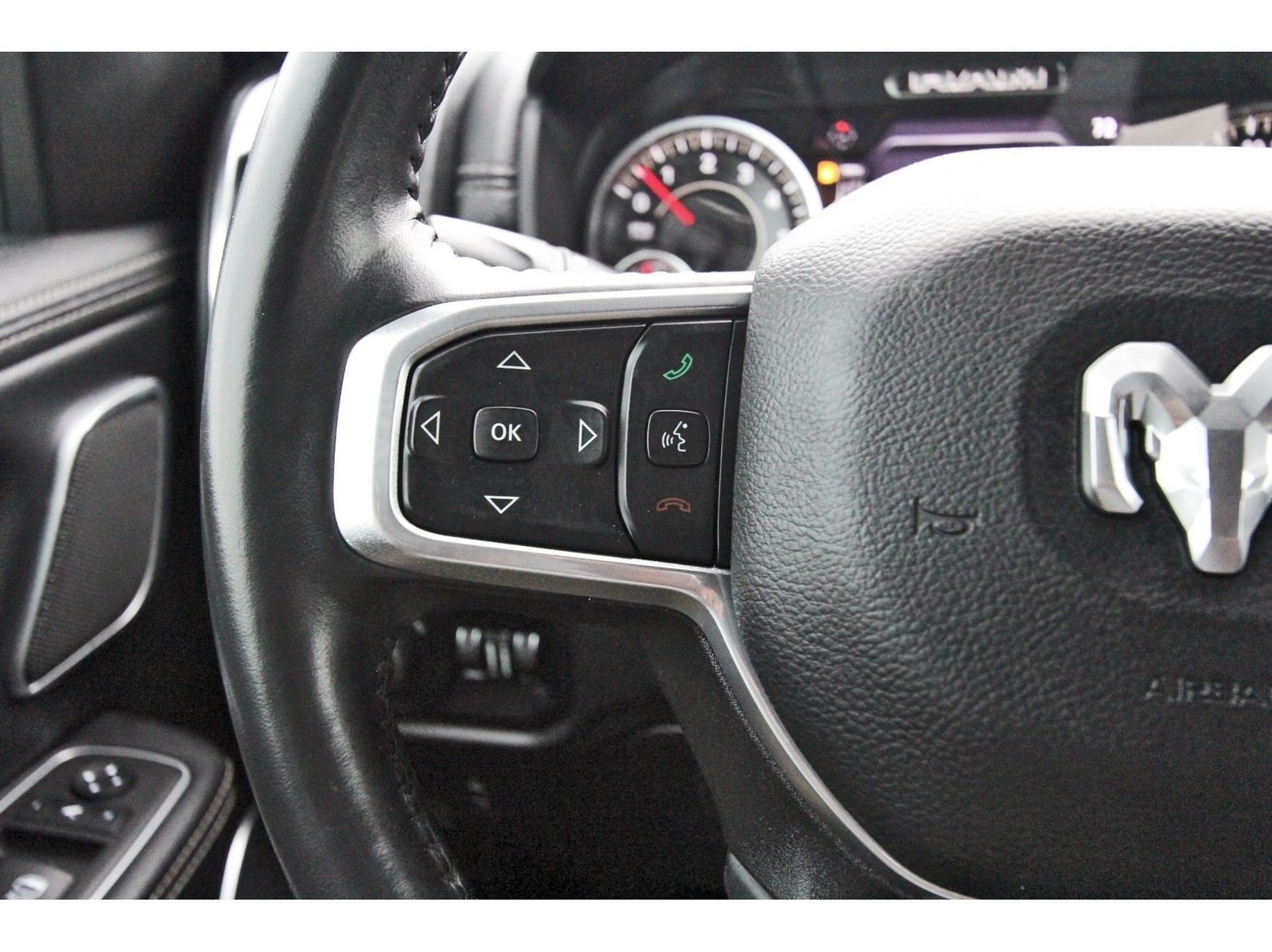 Used 2023 RAM 1500 Laramie AWD/4WD image 23