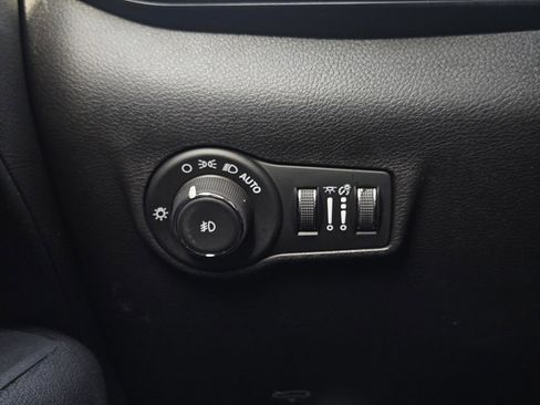 Used 2025 Jeep Compass Trailhawk image 23