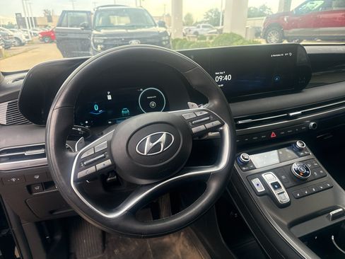 Used 2025 Hyundai Palisade Calligraphy AWD/4WD image 3