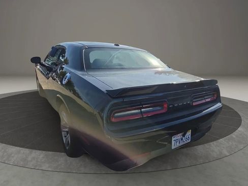 Used 2019 Dodge Challenger SXT image 4