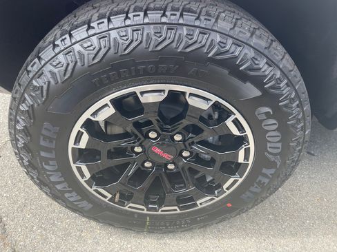 New 2026 GMC Canyon AT4 image 19