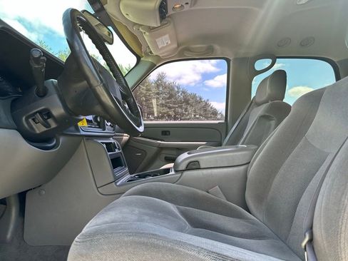 Used 2005 GMC Yukon SLE w/ Cargo Package RWD image 14