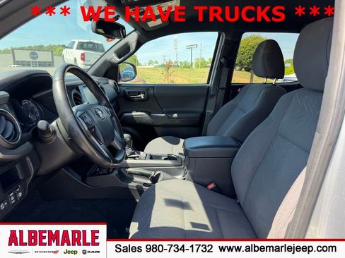 Used 2017 Toyota Tacoma TRD Off-Road w/ Tow Package (A/T) AWD/4WD image 14