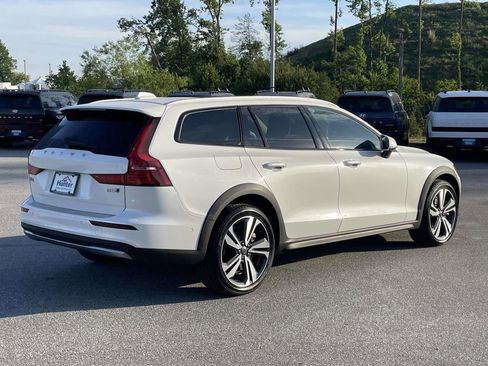 Used 2025 Volvo V60 B5 Cross Country Plus AWD/4WD image 28