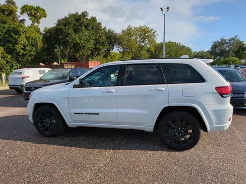 Used 2021 Jeep Grand Cherokee Laredo X RWD image 2