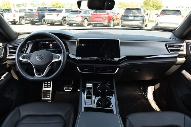 Certified 2024 Volkswagen Atlas Cross Sport SEL R-Line AWD/4WD image 7