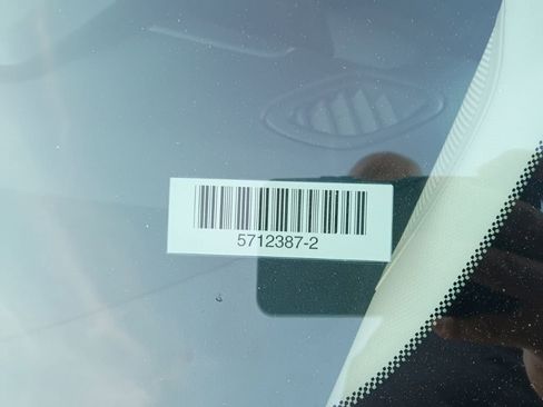Used 2025 Chevrolet Trax LT w/ LT Convenience Package FWD image 9