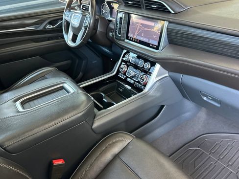 Used 2021 GMC Yukon Denali w/ Denali Premium Package AWD/4WD image 18