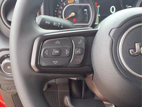 Used 2025 Jeep Wrangler Unlimited Rubicon image 5