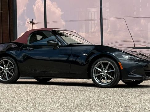Used 2018 MAZDA MX-5 Miata Grand Touring RWD image 20