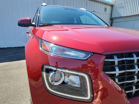 Used 2025 Hyundai Venue SEL FWD image 12