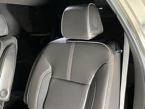 Used 2023 Chevrolet Traverse RS image 23