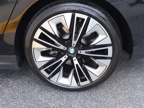 Used 2025 BMW 530i xDrive w/ Premium Package AWD/4WD image 38