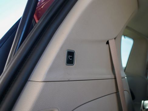 Used 2021 Chrysler Pacifica Limited w/ Uconnect Theater Family Group image 13