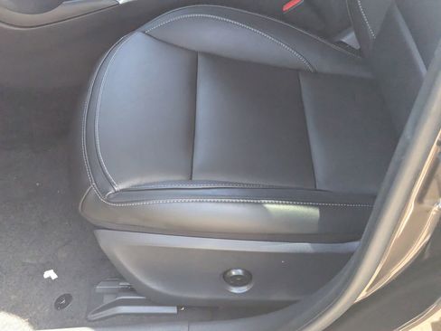 Used 2019 INFINITI QX30 w/ Cargo Package FWD image 21