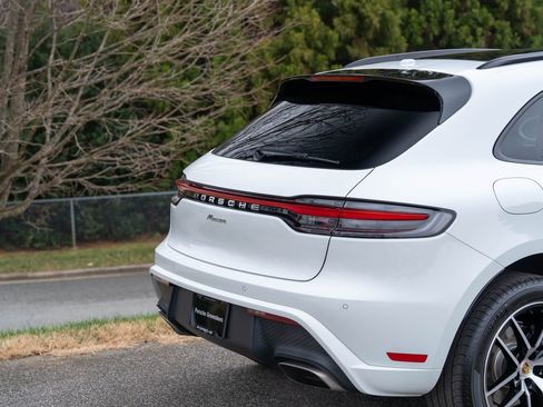 Certified 2025 Porsche Macan image 13