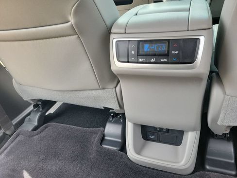 Used 2018 Toyota Highlander XLE FWD image 33