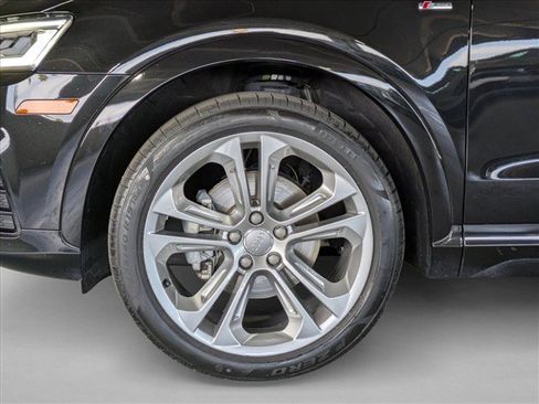 Used 2018 Audi Q3 2.0T Premium Plus w/ Premium Plus Package AWD/4WD image 24