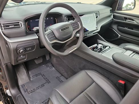 Used 2026 Jeep Grand Wagoneer Limited AWD/4WD image 19