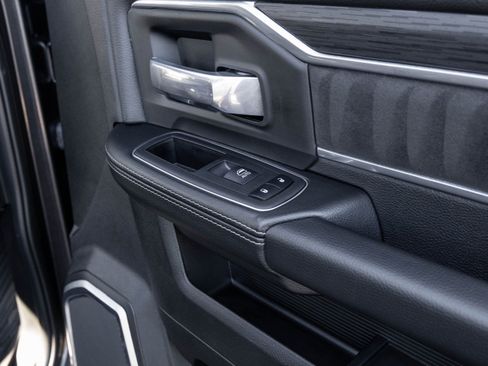 Used 2024 RAM 2500 Laramie w/ Night Edition image 40