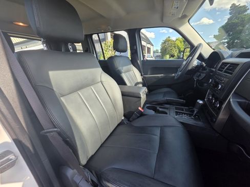 Used 2011 Jeep Liberty Sport image 11