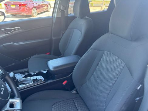 Used 2025 Kia Sportage LX FWD image 35