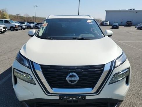 Used 2023 Nissan Rogue SL image 2