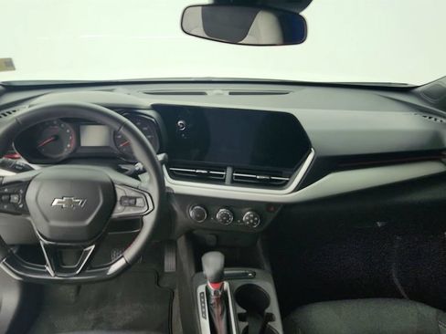 Certified 2024 Chevrolet Trax RS FWD image 19
