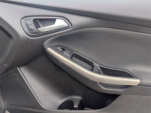 Used 2017 Ford Focus Titanium image 30