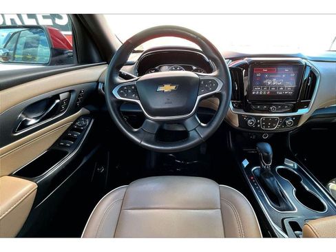 Used 2023 Chevrolet Traverse Premier AWD/4WD image 6