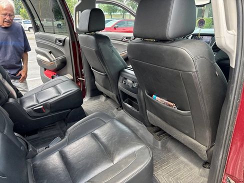 Used 2017 Chevrolet Suburban Premier AWD/4WD image 22