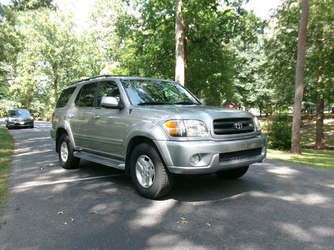 Used 2003 Toyota Sequoia SR5 RWD image 3