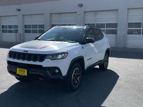 Used 2024 Jeep Compass Trailhawk image 5