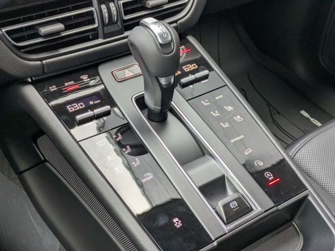 Used 2025 Porsche Macan image 20