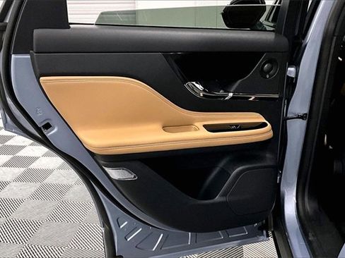 Used 2022 Lincoln Corsair Reserve w/ Luxury Package image 20