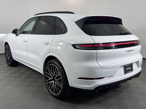 Certified 2026 Porsche Cayenne S AWD/4WD image 3