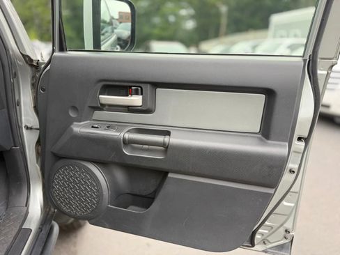 Used 2011 Toyota FJ Cruiser 4WD w/ Upgrade Pkg image 26