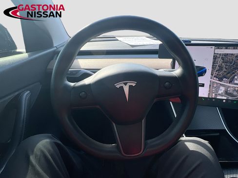 Used 2020 Tesla Model Y Long Range image 14
